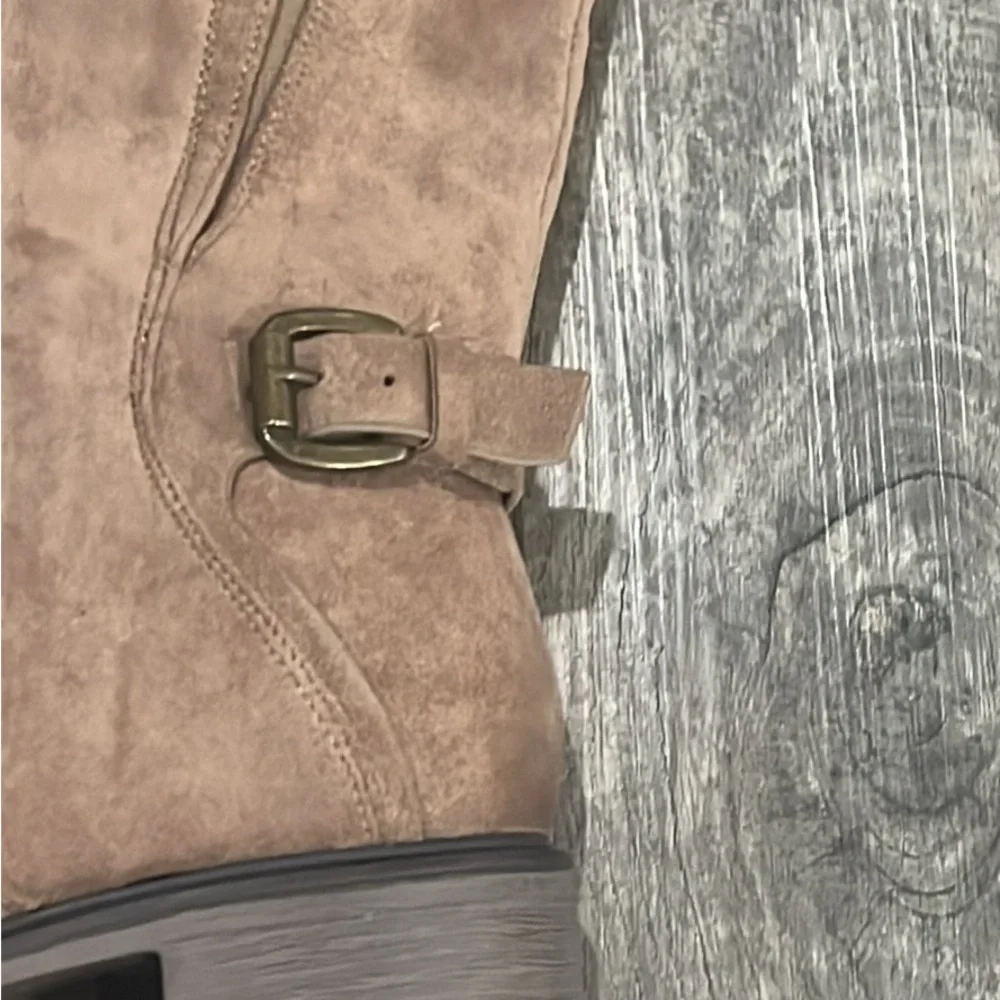 New Pierre Dumas Suede Boots